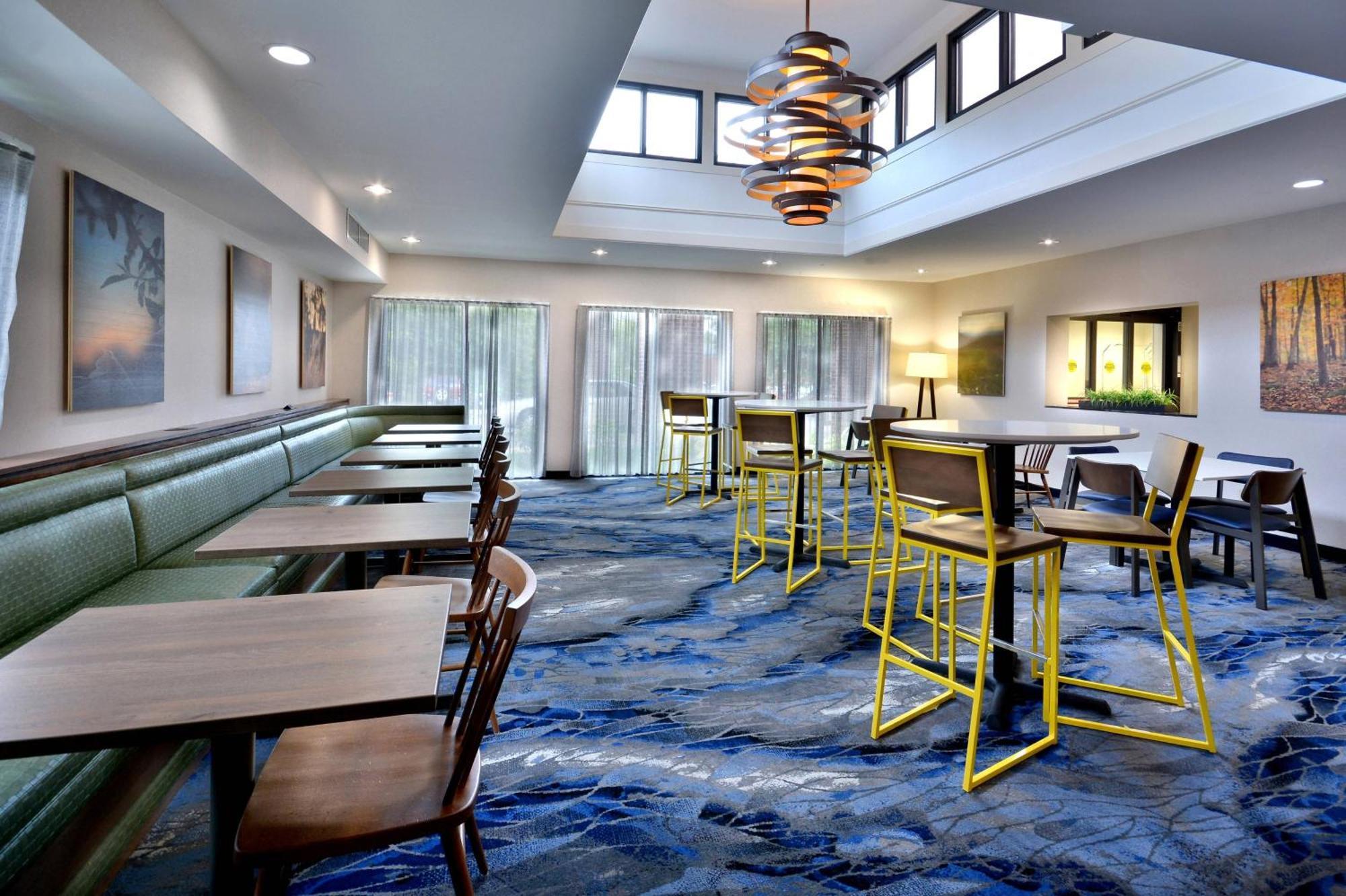 Fairfield Inn & Suites By Marriott Charlottesville North Exterior photo